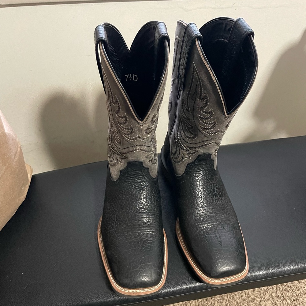 Ariat cowboy boots